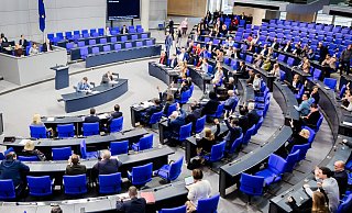 Bundeskanzler Olaf Scholz (SPD) könnte im Bundestag schon bald die Vertrauensfrage stellen. Dann könnten wenige Wochen später bereits Neuwahlen anstehen. - Christoph Soeder/dpa