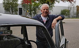 Der heute 56-jährige Kraftfahrzeugmeister bezeichnet sich selbst als „Handwerker aus Überzeugung“. Neben dem Mercedes steht aktuell mit einer „NSU Quickly“ noch ein Zweirad in seiner Garage, dass – wie der hier vorgestellte Ponton – als ein Meilenstein in der Geschichte der bundesdeutschen Motorisierung angesehen werden kann. - Jörg Militzer