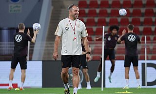 Bundestrainer Hansi Flick wird seine WM-Startelf gegen den Oman wohl nicht aufs Feld schicken. - Christian Charisius/dpa