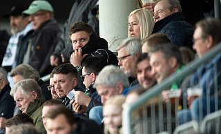  Wird beim SV Rödinghausen gespielt? Wenn ja mit oder ohne Zuschauern? Geschäftsführer Alexander Müller werde dazu mit dem Gesundheitsamt Herford sprechen. - Noah Wedel