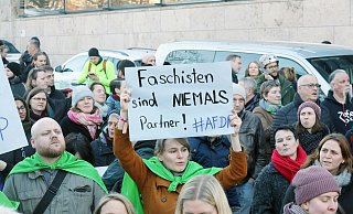 Spontandemonstration vor dem Thüringischen Landtag. - picture alliance/dpa