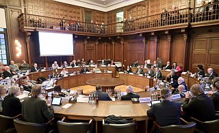 44 Ratsmitglieder und der Bürgermeister sitzen im Stadtrat Herford. Durch den Bruch in der CDU-Fraktion gibt es jetzt eine neue Sitzverteilung. - Frank-Michael Kiel-Steinkamp,Frank-Michael Kiel-Steinkamp