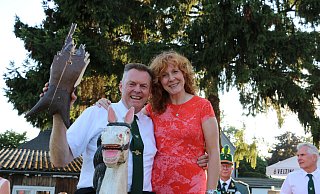 Das neue Schützenkönigspaar Reinhard und Regina Korfmacher. - Schützebruderschaft St. Hubertus Sande