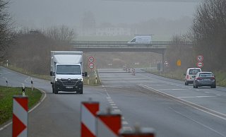 Die Ostwestfalenstraße (L 712n) endet von Lippe aus gesehen hinter der A-2-Abfahrt Ostwestfalen-Lippe. Jetzt wird sie bis zur Herforder Straße verlängert. - Foto: Andreas Zobe/NW