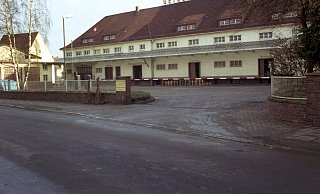 In diesem langgestreckten Bauwerk an der Goebenstraße residierte einst Getreide Schmidt. - Frank-Michael Kiel-Steinkamp