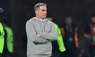 Stefan Kuntz gilt als Kandidat für den Trainerposten bei den DFB-Frauen. - Hakob Berberyan/AP/dpa