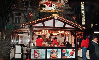 Der Hot-Dog-Stand wie man ihn heute kennt ist weihnachtlicher geschmückt und bietet mit einer Fußbodenheizung mehr Komfort. - privat