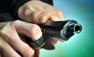 Bei der Waffe, die bei dem Überfall genutzt wurde, handelt es sich um eine Spielzeugpistole. - Symbolfoto: Andreas Frücht