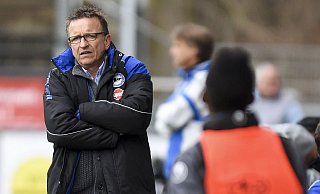 Norbert Meier ist seit einem Jahr Trainer bei Arminia Bielefeld. - FOTO: CHRISTIAN WEISCHE