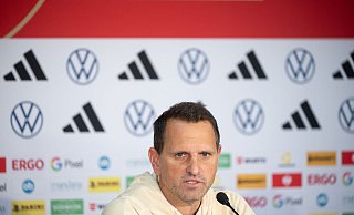 DFB-Manager Joti Chatzialexiou warnt vor dem nächsten Gegner der Frauen-Nationalmannschaft. - Sebastian Christoph Gollnow/dpa