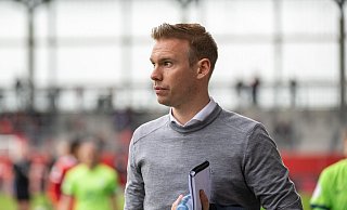 Wolfsburg-Coach Tommy Stroot fordert eine Einigung im Poker um die TV-Rechte für die Frauenfußball-WM. - Christian Kolbert/Bildagentur Kolbert/dpa