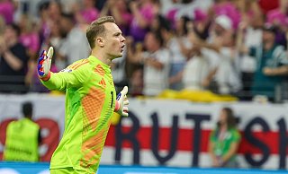 Manuel Neuer ist durch seinen Einsatz gegen die Schweiz alleinger EM-Rekordtorhüter. - Christian Charisius/dpa