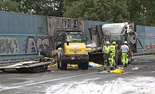 Die Aufräumarbeiten nach dem Brand dauerten Stunden. - tw-news.tv/Michael Glatzel