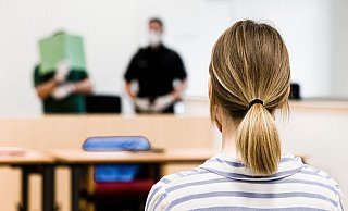 Für das jugendliche Opfer, das Tritte gegen den Kopf und zwölf Messerstiche erlitten hat, ist das jüngste Urteil schwer zu ertragen. - Symbolfoto: picture alliance