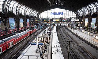Der Zugverkehr ist am Hauptbahnhof stark eingeschränkt. (Archivbild) - Daniel Reinhardt/dpa