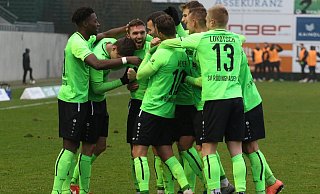 Jubel um Eros Dacaj: Sein Freistoßtor zum 1:0 in der 59. Minute wirkte erlösend. Zuvor hatten sich die Rödinghauser schwer getan. - Jens Göbel