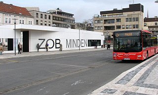 Das Opfer ist nach der Attacke am ZOB Minden gestorben. - Quelle: Von Aeggy, CC BY 3.0, unverändert, Zentraler Omnibusbahnhof Minden, https://de.wikipedia.org/wiki/Zentraler_Omnibusbahnhof_Minden#/media/Datei:Minden_ZOB.jpg