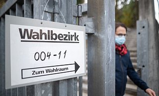 Vor der jüngsten Landtagswahl in Baden-Württemberg hatte das Landesverfassungsgericht das Parlament dazu gezwungen, die nötige Unterschriftenzahl für kleine Parteien zu halbieren. Die Grünen stellen ähnliche Forderungen jetzt auf Bundesebene. (Symbolbild). - Foto: Sebastian Gollnow/dpa