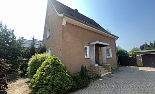 An dem Elternhaus von Marion S. aus Steinhagen verliert sich ihre Spur. Mittwoch parkte sie hier noch mit ihrem Auto vor der Tür. Nachmittags war sie nicht mehr da. - Wolfgang Wotke