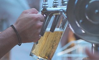 Ist das letzte Bier bald gezapft? Immer mehr Kneipen, Restaurants und Gaststätten sind von der Schließung bedroht. - Pixabay