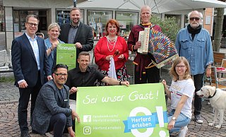 Die Akteure der Hoeker-Fest-Häppchen hoffen auf viele kleine Hoeker-Fest Momente in sommerlicher Atmosphäre. - Pro Herford