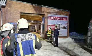 Durch den schnellen Einsatz konnte die Feuerwehr Salzkotten den Brand rasch in den Griff bekommen. - Ralph Meyer
