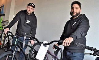 Marcel Horz (l.) und Renan Dinibütünoglu haben sich mit ihrem Geschäft einen Traum erfüllt. - Peter Heidbrink