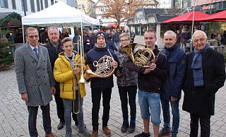 Die KWG-Schüler Lukas (ab 3. v. l.), Camillo, Julius und Lukas sind am 24. Dezember im Musikschul-Orchester mit dabei und intonieren bekannte Weihnachtslieder. - Mathias Brüggemann