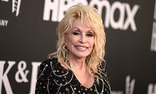 Dolly Parton musste im September einige Konzerte verschieben. (Archivbild) - Richard Shotwell/Invision via AP/dpa