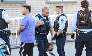 Im September 2023 geraten die polizeibekannten Großfamilien am Rande der Herforder Innenstadt dann erneut aneinander. Drei Männer werden festgenommen. - Claus Frickemeier