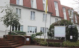 An der Klinik Porta Westfalica in Bad Oeynhausen soll ein Arzt mehreren Patientinnen gegenüber sexuell übergriffig geworden sein. - Heidi Froreich
