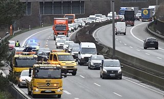 Die Autobahn 33 musste am Montagmorgen kurzzeitig komplett gesperrt werden. - Andreas Eickhoff