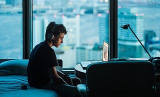 Jugendlichen bleibt aktuell nicht viel anderes übrig, als Zeit in ihrem Zimmer zu verbringen und Computer zu spielen. - picture alliance
