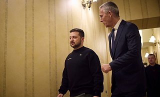 Nato-Generalsekretär Jens Stoltenberg und Wolodymyr Selenskyj (l), Präsident der Ukraine, bei einem Treffen in Kiew. - Uncredited/Ukrainian Presidential Press Office/AP/dpa