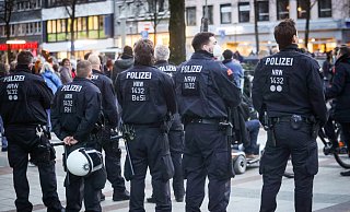 Das war die letzte Querdenker-Demo samt Gegendemo am Rathaus. - Sarah Jonek (Symbolbild)