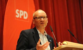 Michael Buhre ist SPD-Kreisvorsitzender. Er kritisiert Parteifreunde, weil die angebliche Interna in die Öffentlichkeit gebracht haben sollen. - Joern Spreen-Ledebur