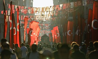 Streetfood und gerade die gefüllten Muscheln gehören für viele zu einem Besuch in Istanbul dazu. (Symbolbild) - Ibrahim Oner/SOPA Images via ZUMA Press Wire/dpa