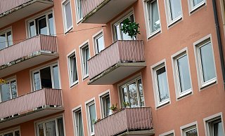 In München lag die durchschnittliche Kaltmiete mit etwa 23 Euro je Quadratmeter an der Spitze. (Archivbild) - Peter Kneffel/dpa
