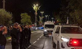 Vier von der Hamas an Israel übergebene tote Gaza-Geiseln sind nach Angaben der israelischen Armee identifiziert worden. - Ilia Yefimovich/dpa