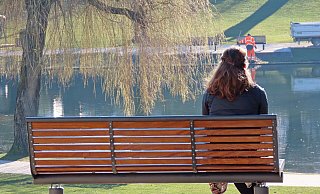 Elke D. (Name geändert) kämpft gegen das Jugendamt des Kreises Lippe, das ihr den Umgang mit ihrem Kind untersagen will. Die juristischen Streitigkeiten dauern bereits länger als drei Jahre. - Gunter Held Elke D. (Name geändert) kämpft gegen das Jugendamt des Kreises Lippe, das ihr den Umgang mit ihrem Kind untersagen will. Die juristischen Streitigkeiten dauern bereits länger als drei Jahre. - Gunter Held