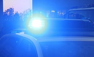Einige Fahrgäste im Bus stürzten bei der Bremsung des Busses und verletzten sich. Auch der beteiligte Radfahrer soll verletzt worden sein. - dpa