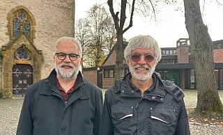 Wolfgang Günther (l.), stellvertretender Vorsitzender des Presbyteriums, und Baukirchmeister Martin Schönbeck arbeiten an Lösungen für die Finanzierung Spengeraner Kirchen-Immobilien. - Ingrun Waschneck