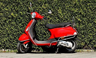 Mit einem Motorroller wollte sich ein 47-Jähriger einer Polizeikontrolle entziehen. - pixabay
