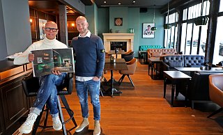 Lars und Matthias Uhlen sind stolz wie Bolle auf ihre Aufnahme in den Bildband "Die schönsten Restaurants & Bars". - Frank-Michael Kiel-Steinkamp