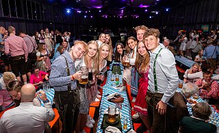 Wiesn-Stimmung in OWL: Zahlreiche Oktoberfeste locken Besucher aus ganz NRW nach Ostwestfalen-Lippe. - Noah Wedel