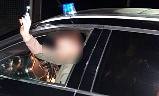 Der 58-Jährige hatte ein mobiles Blaulicht (wie dieses), Polizei-Absperrband, Schutzwesten und mehrere Messer in seinem Wagen. - Symbolfoto: Polizei
