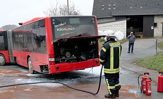 Dank der schnellen Löschhilfe der Nachbarn konnten die Schäden am Gelenkbus in Grenzen gehalten werden. - Ralph Meyer