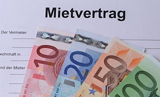 In bestimmten Gegenden soll es zumindest bis Ende 2028 weiter möglich sein, Mieten bei Neuverträgen zu bremsen. (Illustration) - Armin Weigel/dpa