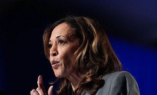Kamala Harris will sich erneut bei einem TV-Duell mit Donald Trump messen. Doch der blockt bislang ab. - Brynn Anderson/AP/dpa