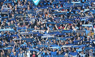 15.000 Zuschauer sahen am 15. September 2019 das bisher letzte SCP-Heimspiel gegen Schalke. Wenn alles optimal läuft, könnte die Benteler-Arena zwei Jahre später erneut ausverkauft sein. - picture alliance